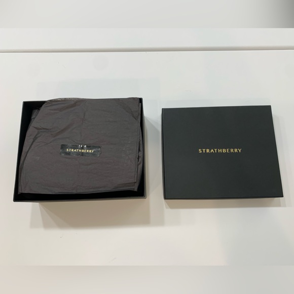 Rare Strathberry East West Mini - Black/Vanilla/Gold - Picture 16 of 16